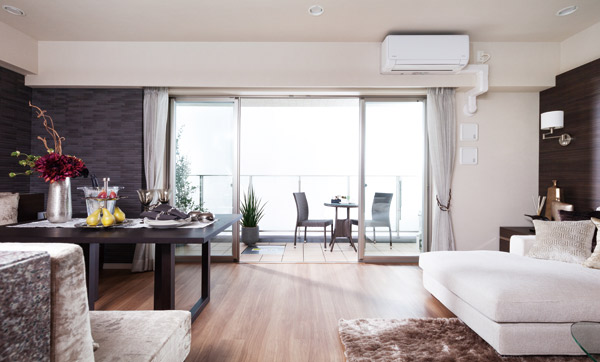 Living.  [living ・ dining] In response to the bright and breezy sunshine from the balcony, Span full of pleasant peace and beauty in everyday life.