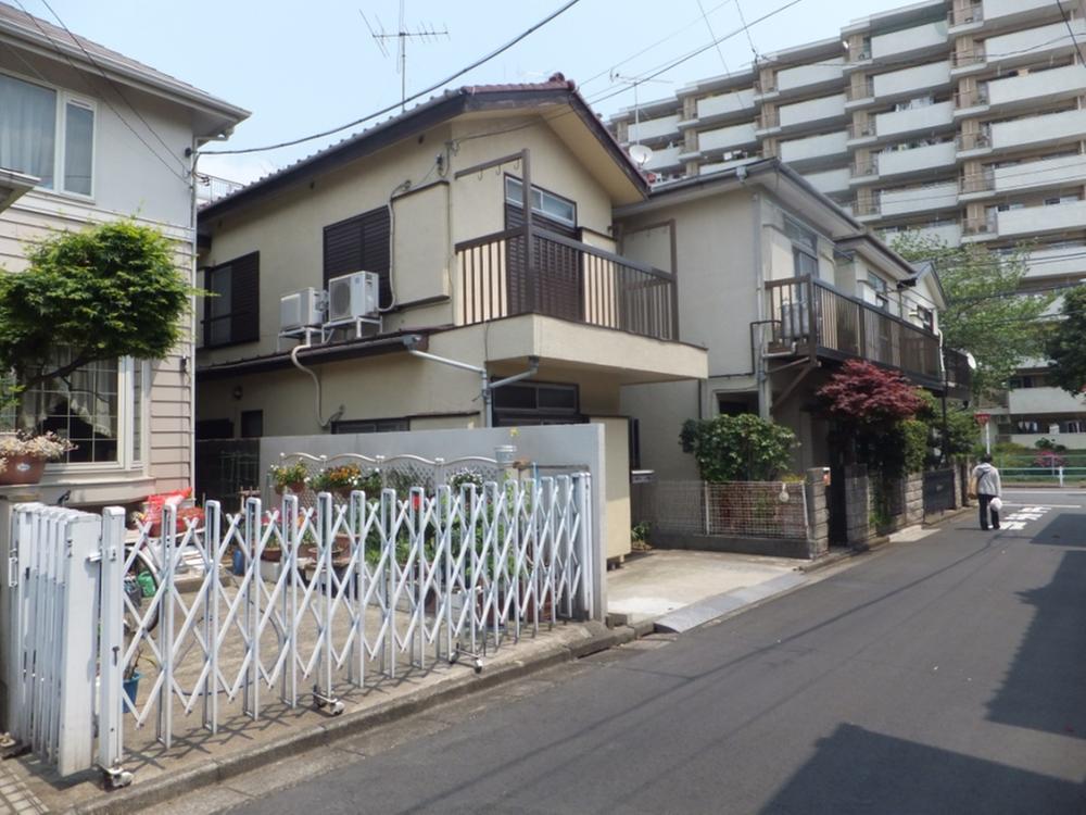 Local photos, including front road. Local (June 2013) Shooting