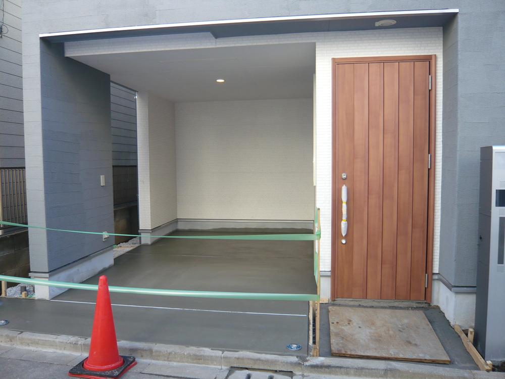 Local photos, including front road. Local (December 22, 2013) Shooting