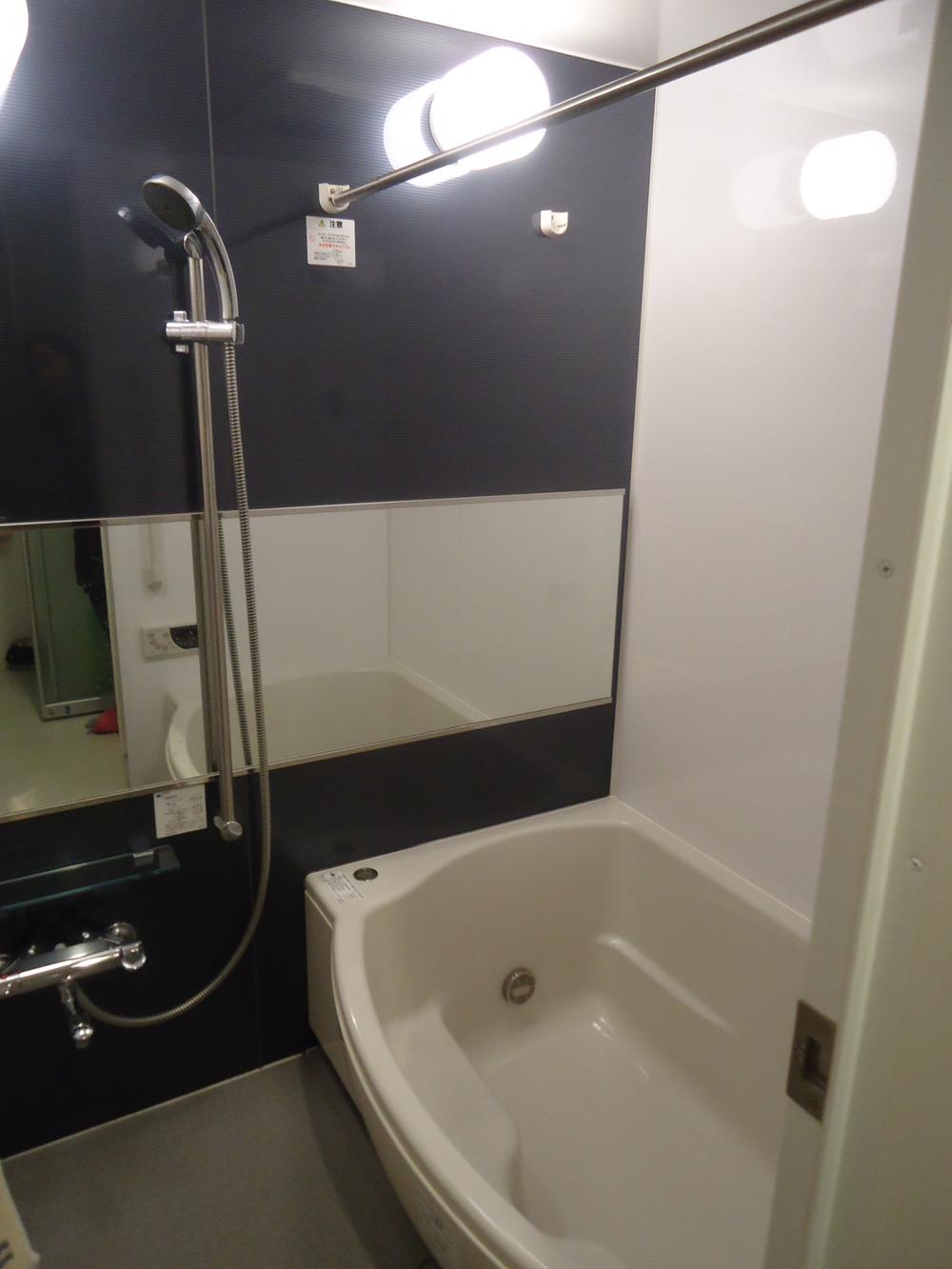 Bathroom. Indoor (11 May 2013) Shooting