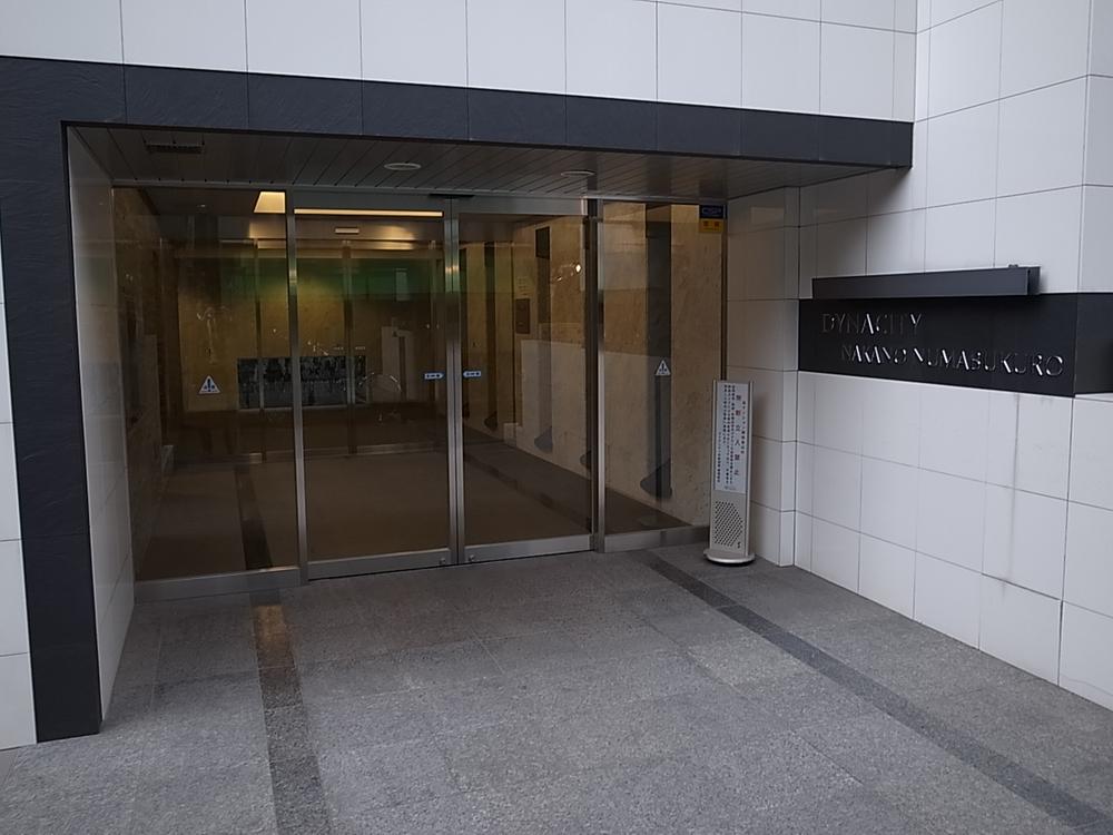 Entrance. Common areas