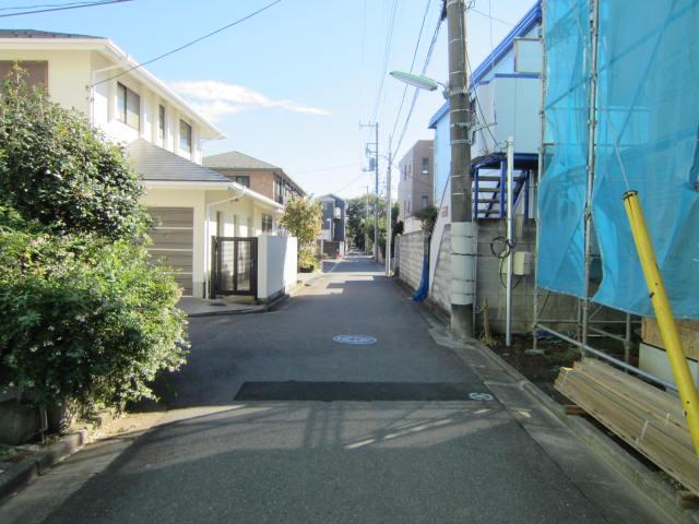 Local photos, including front road. Local (10 May 2013) Shooting