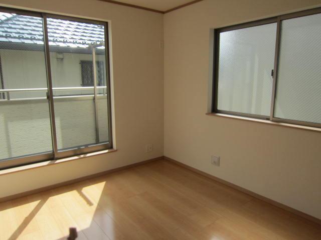 Same specifications photos (Other introspection). Same specifications room space