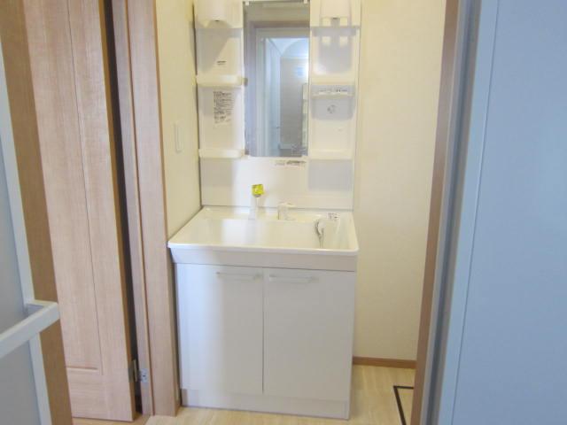 Same specifications photos (Other introspection). Same specifications washroom