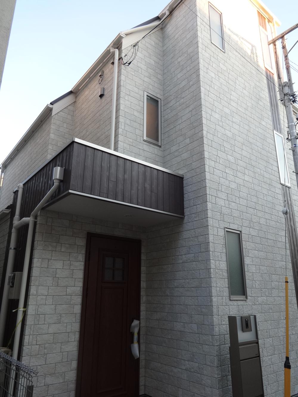 Local appearance photo. Local (12 May 2013) Shooting