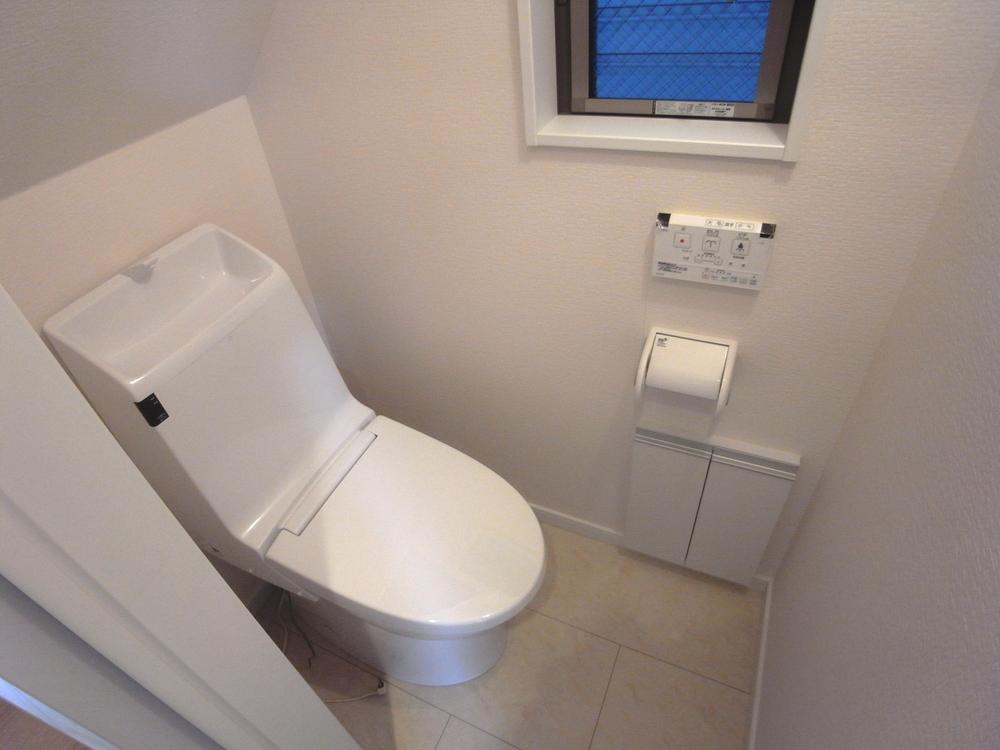 Toilet. Indoor (12 May 2013) Shooting