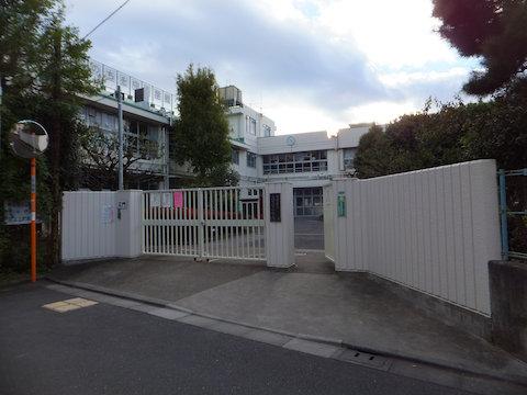 Primary school. Kamisaginomiya until elementary school 400m