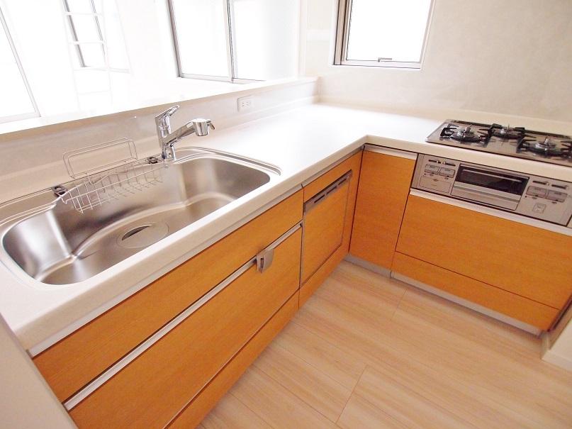 Kitchen. - Face-to-face kitchen family of communication is nurtured - [D Building] Than