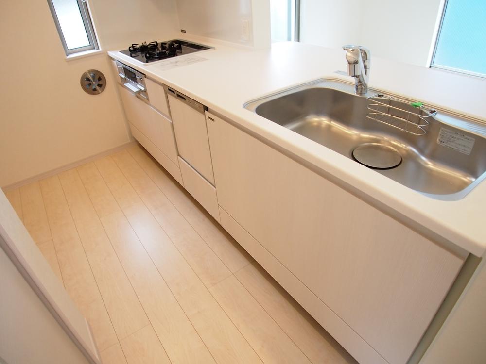 Kitchen. Indoor (11 May 2013) Shooting