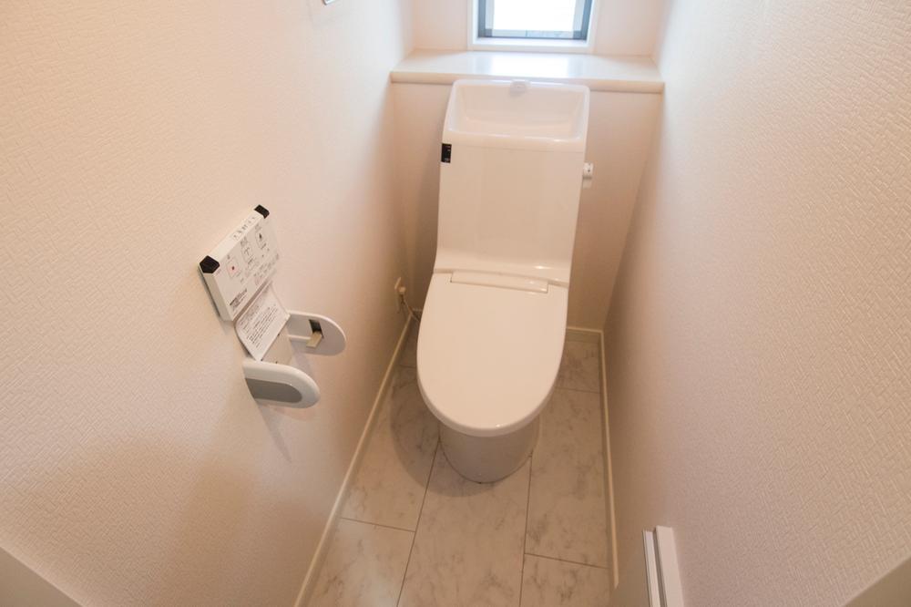 Toilet. Indoor (12 May 2013) Shooting