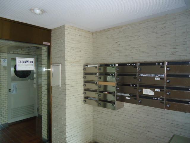 Entrance. Common areas