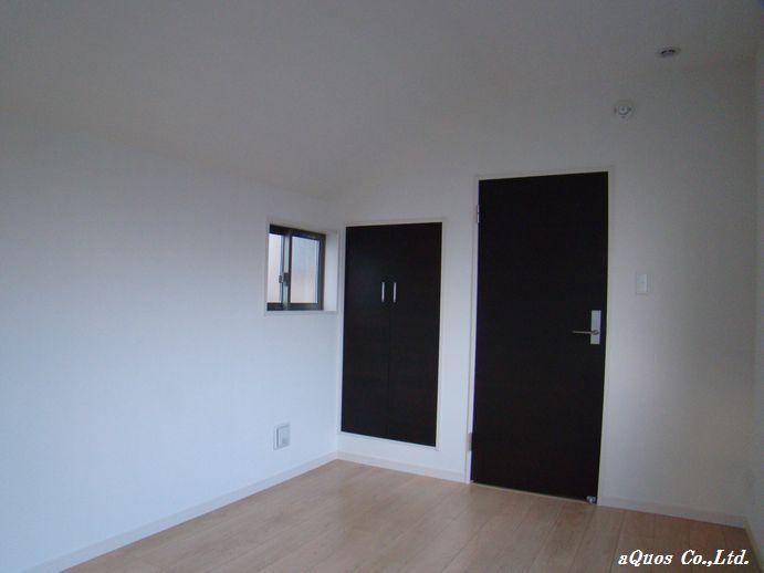 Non-living room. Indoor (12 May 2013) Shooting