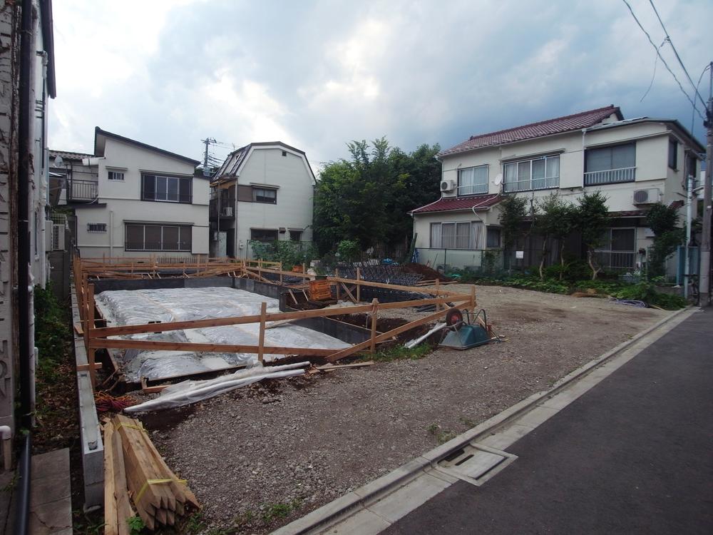 Local photos, including front road. Local (July 2013) Shooting