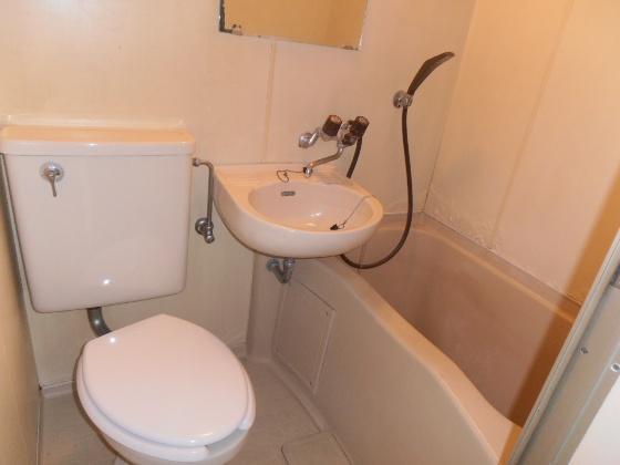 Bathroom. Indoor (10 May 2013) Shooting