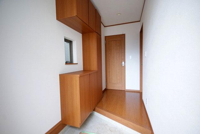 Entrance. Local (July 2013) Shooting