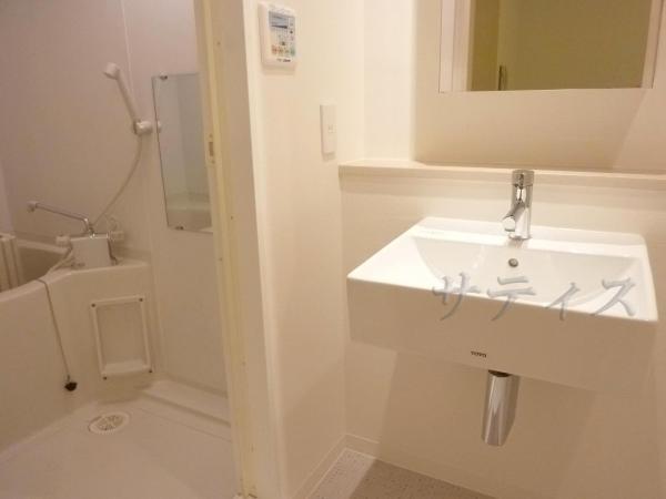 Wash basin, toilet