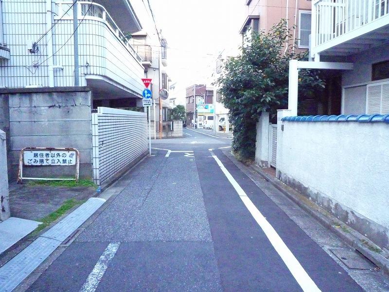 Local photos, including front road. Local (10 May 2013) Shooting