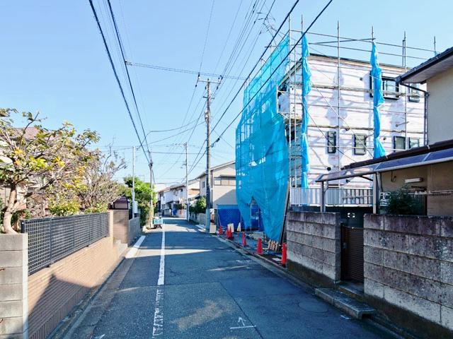 Local photos, including front road. Local (11 May 2013) Shooting