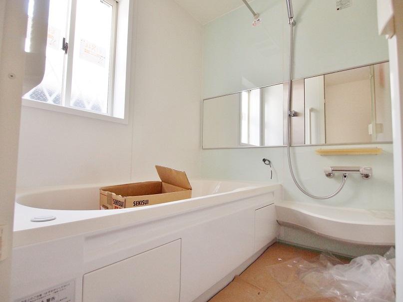 Bathroom. - Bright bathroom - [B Building]