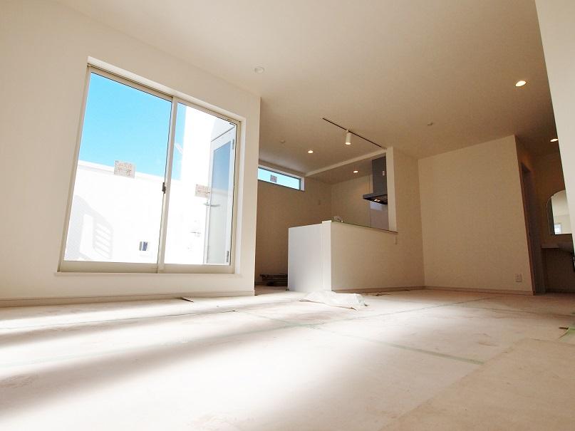 Same specifications photos (living). - Gather the family LDK is a bright space in multifaceted opening facing to the south - [B Building]