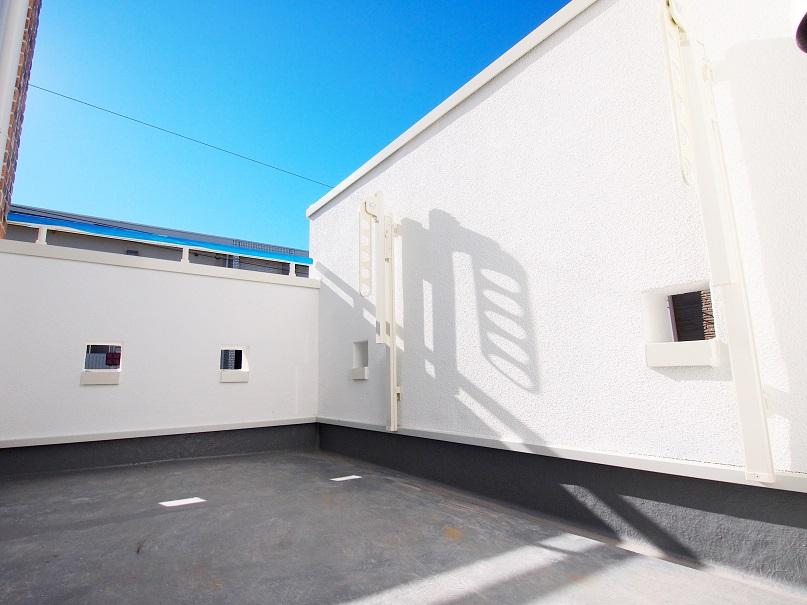 Balcony. - Second floor balcony facing the south - [B Building]