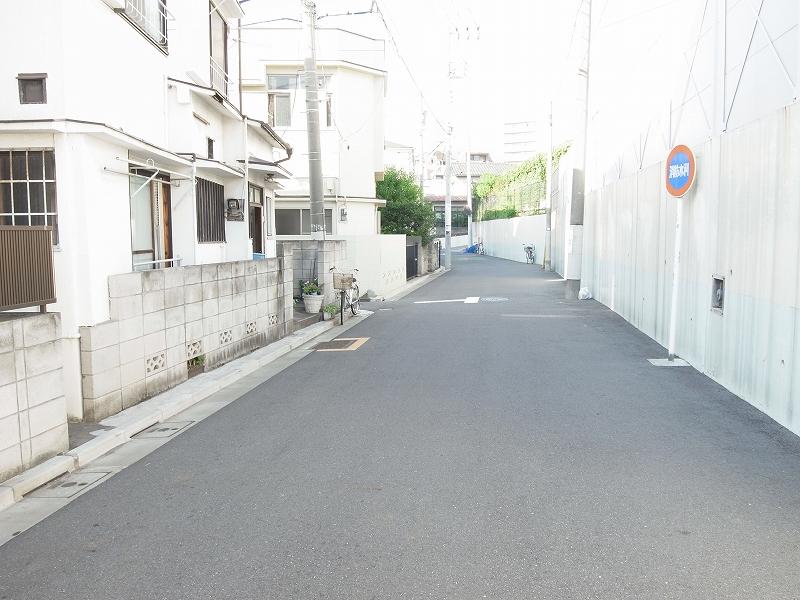 Local photos, including front road. Current