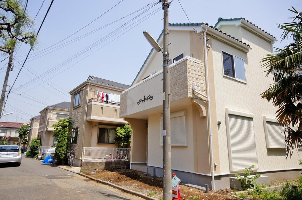 Local appearance photo. Also refreshing front road