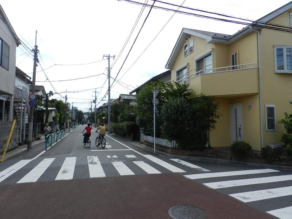 Streets around. 100m to local