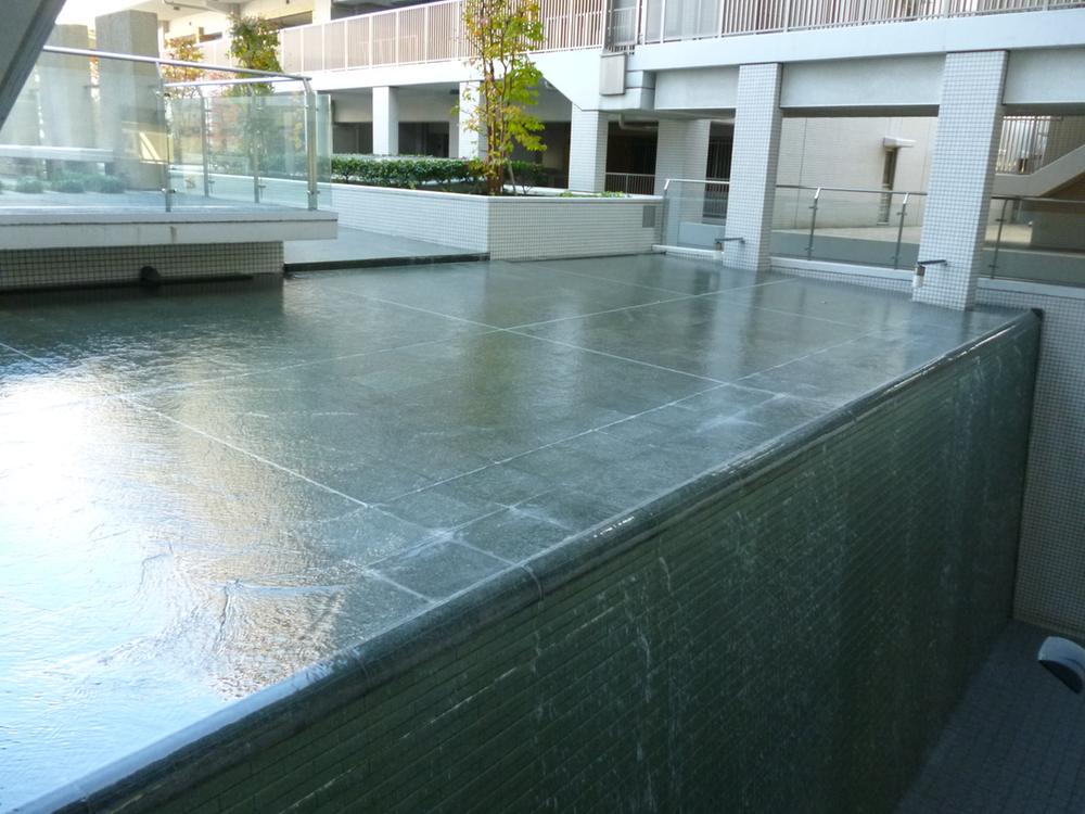 Other common areas. Common areas Also can play with the children in the square you will also have shared part fountain inside.