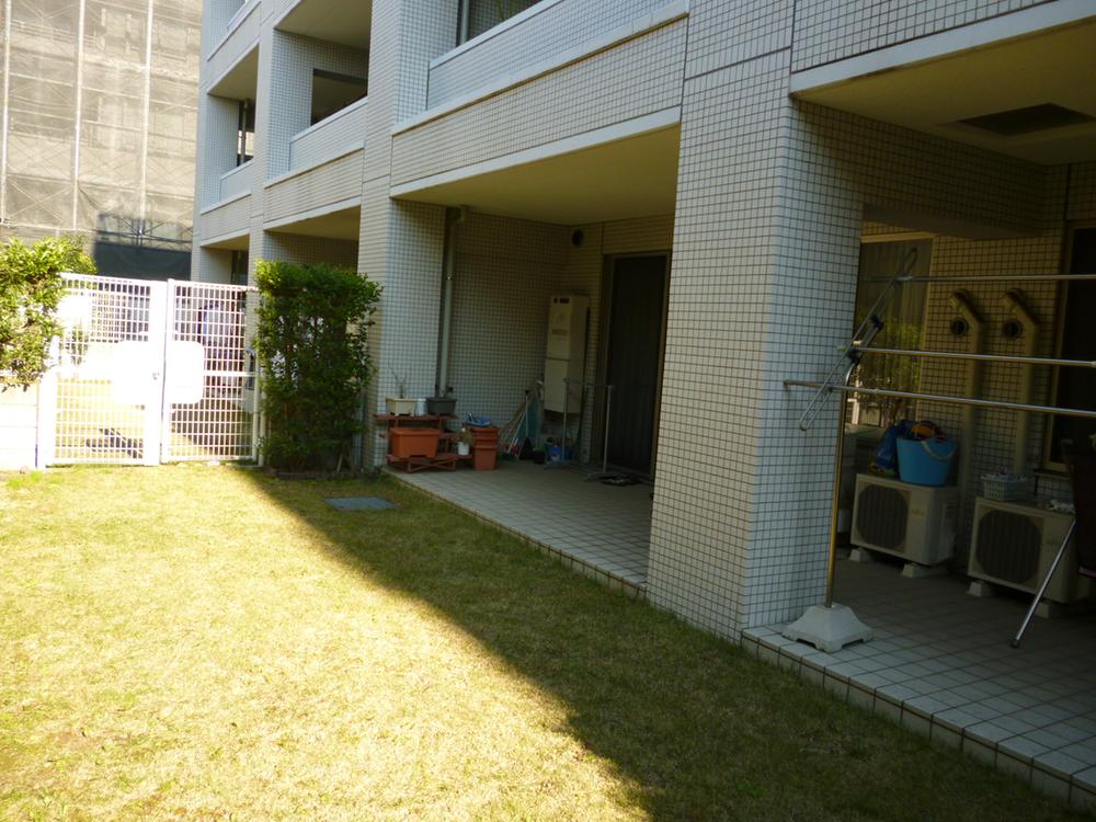 Garden. Local (12 May 2013) shooting large garden you can also play golf!