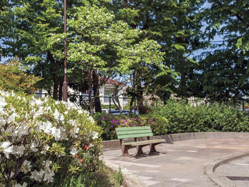 Other. Adjacent to the municipal Musashidai children's house "municipal Musashidai park" is, Distance of 7 minutes walk. In the area of 1000 sq m more than in the park, It is bathed in bright sunshine trees and flowers to decorate the four seasons. Various play equipment is also installed, Play cheerfully children.