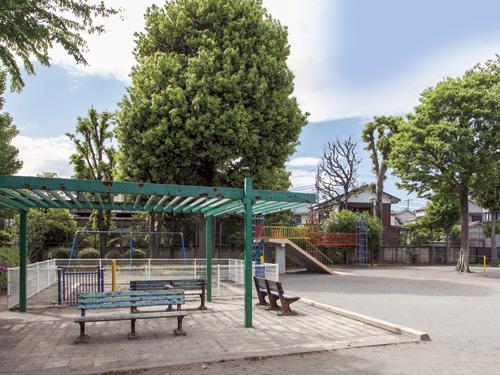 Other Environmental Photo. "Municipal Kitanakano park" until the distance of a 7-minute walk of Metasequoia giant tree symbol tree. Area 2000 sq m more than the park is, Tsukiyama equipped with a slide and jungle gym (artificial hill), Spread of Sand, etc., Various play equipment is installed, Sounds of children laughing