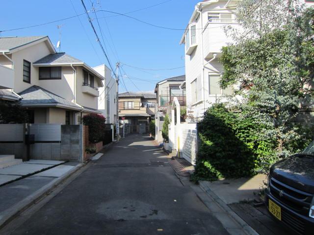 Local photos, including front road. Local (11 May 2013) Shooting