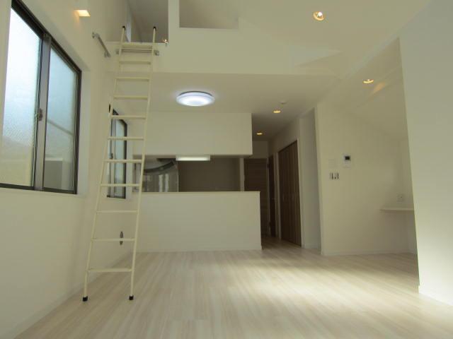 Toilet. Indoor (10 May 2013) Shooting