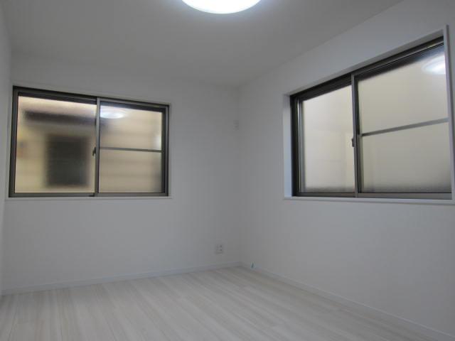 Non-living room. View from the site (October 2013) Shooting