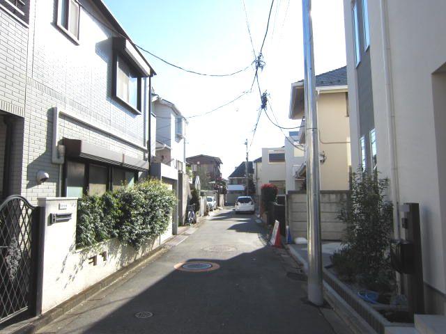 Local photos, including front road. Local (10 May 2013) Shooting