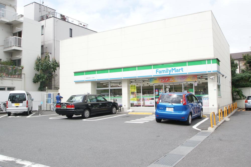 Convenience store. FamilyMart 312m until Nakano Yayoi-cho, chome shop