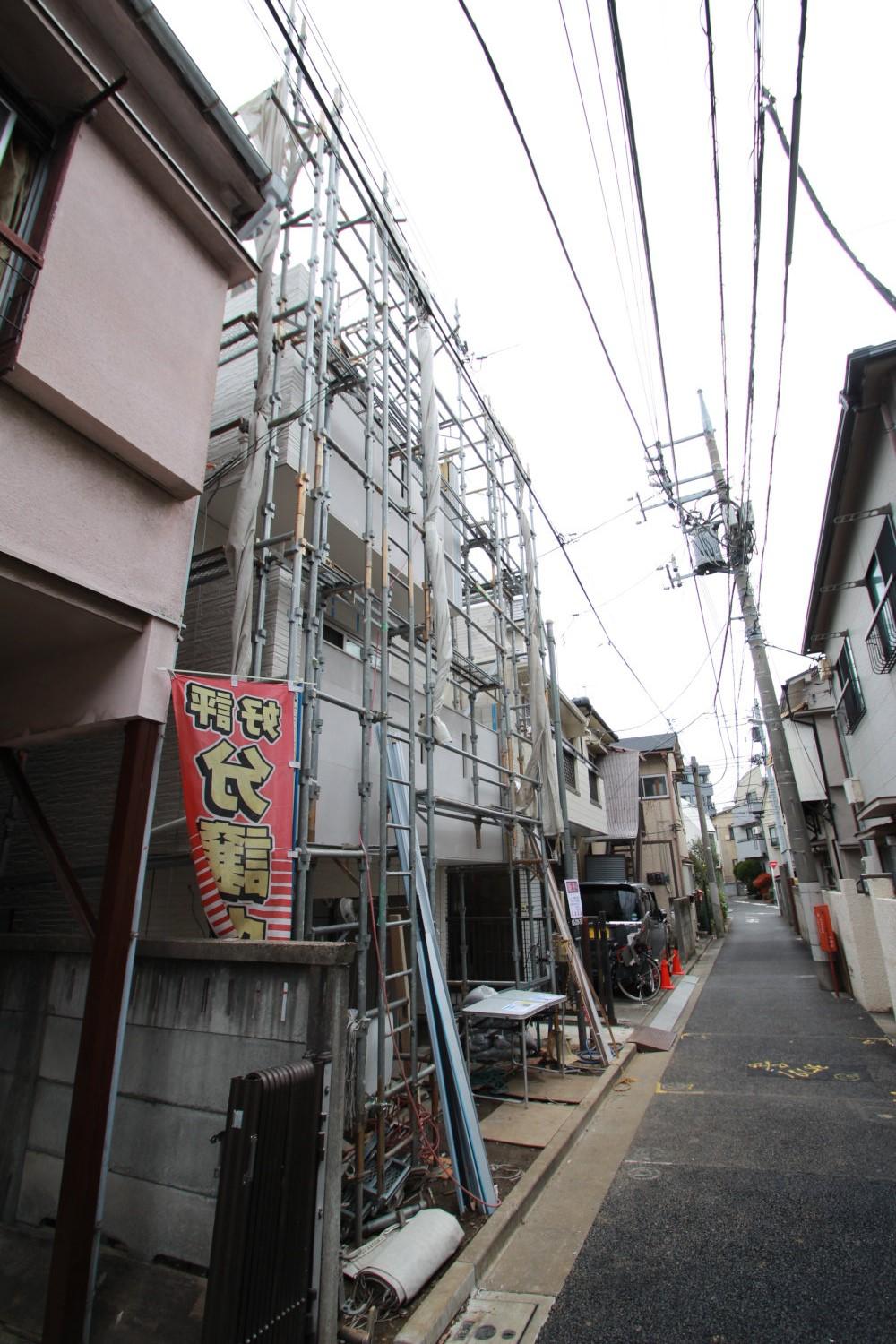 Local appearance photo. There a large 3LDK. There a small location of traffic.