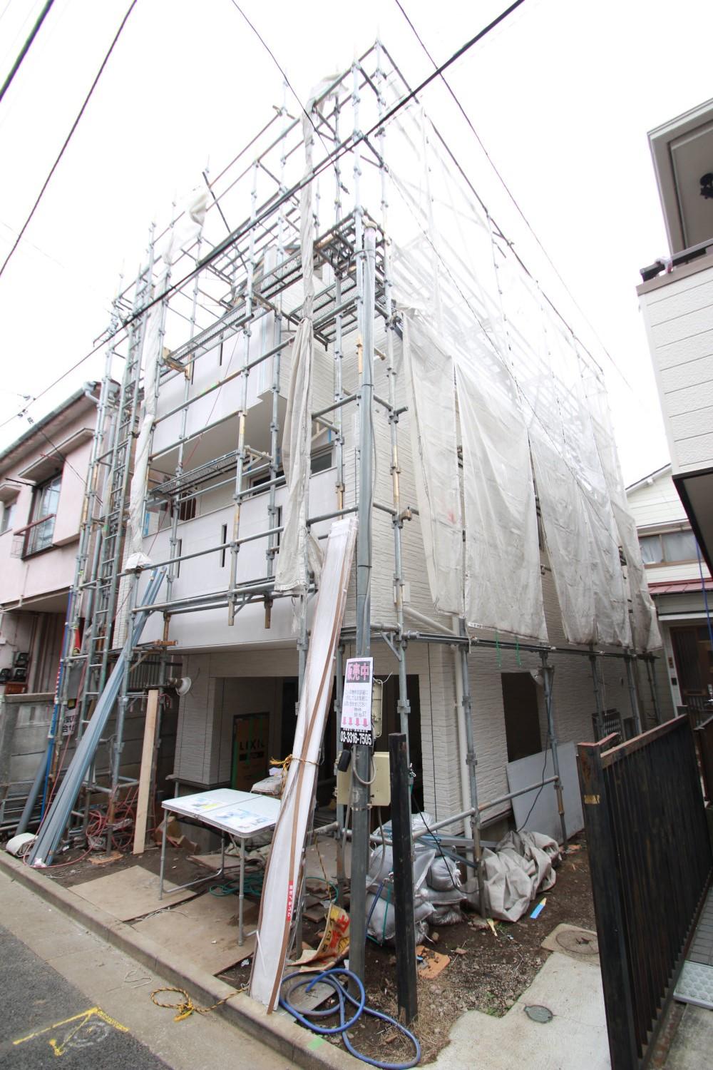 Local appearance photo. Newly built single-family Nakano Minamidai 1-chome. It will be limited to 1 building site. Oedo Line "Nishi 5-chome" is a newly built single-family of the station 12 minutes' walk. Commuting becomes therefore sufficient living area if you use a bicycle Shinjuku Station ・ It is a very convenient location to go to school