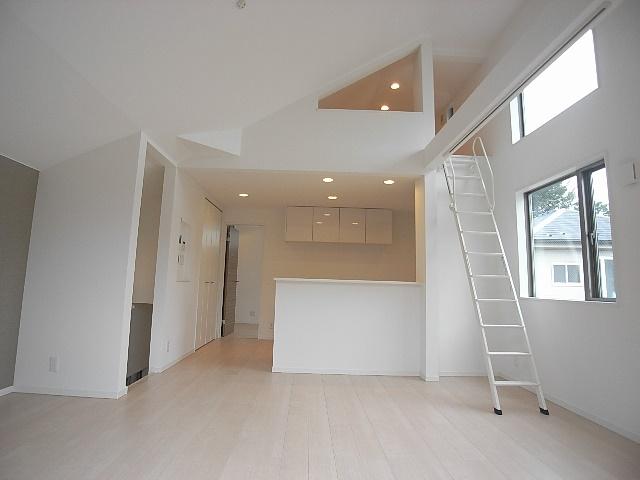 Same specifications photos (living). (A Building) same specification