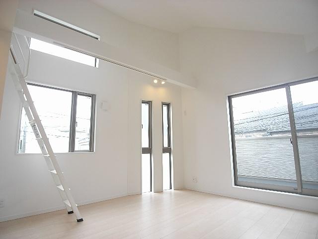 Same specifications photos (living). (A Building) same specification