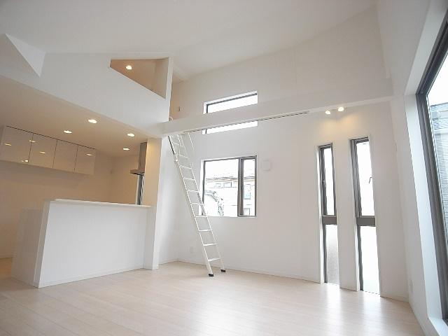 Same specifications photos (living). (A Building) same specification