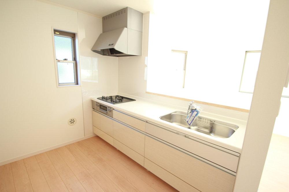 Kitchen. Easy-to-use kitchen with wide type.