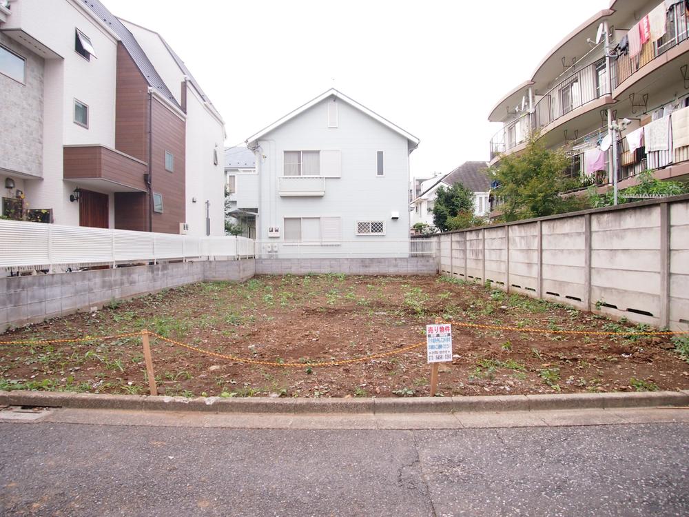 Local photos, including front road. Local (12 May 2013) Shooting