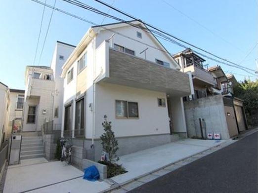 Local appearance photo. 1 Building Here is the East road, Since there is a passage on the south side, Sunny.