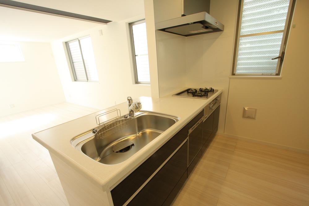 Kitchen. Popular face-to-face is a kitchen adopted.