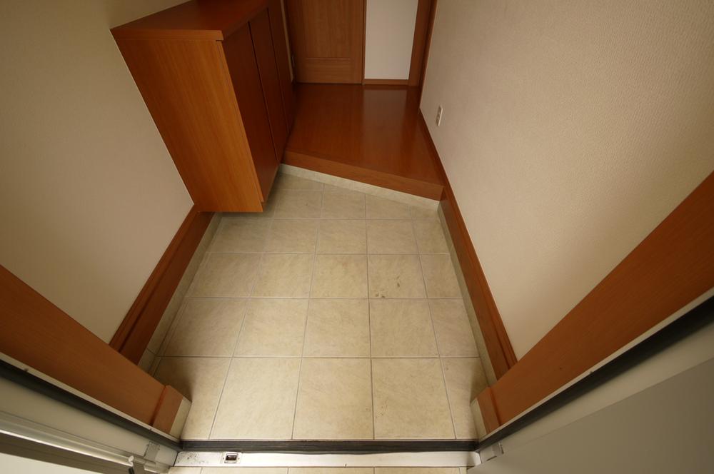 Entrance. Local (08 May 2013) Shooting