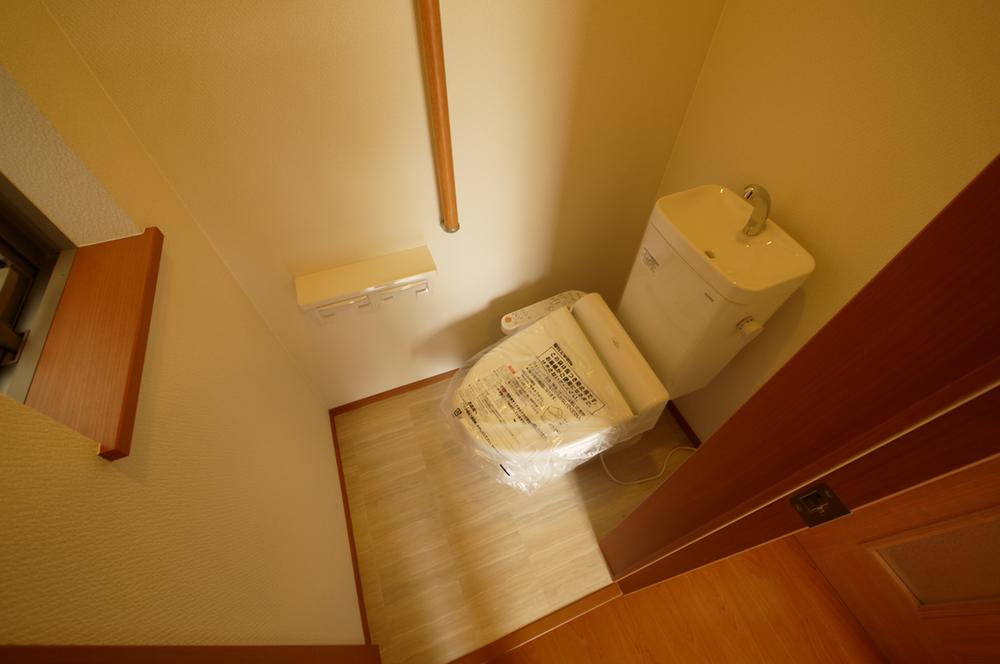 Toilet. Indoor (08 May 2013) Shooting