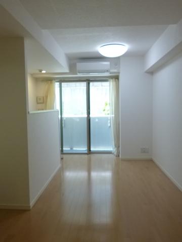 Non-living room. (2)