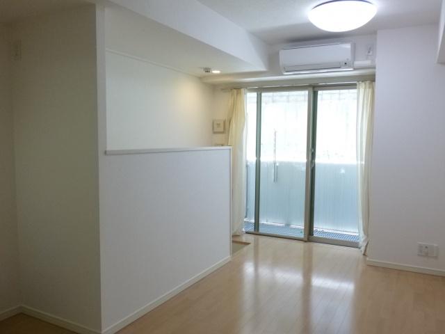 Non-living room. (2)
